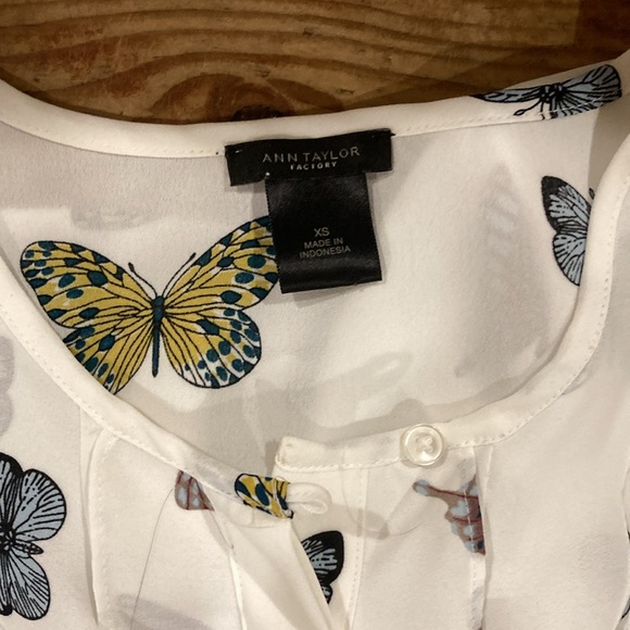 Ann Taylor Y2K White Ruffle Butterfly Blouse; Size XS - Picture 2 of 7